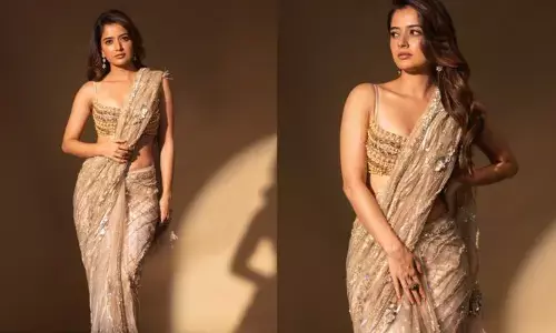 Ashika Ranganath: నడుమ అందాలు హైలైట్ అయ్యేలా స్టిల్స్ ఇచ్చిన హాట్ బ్యూటీ