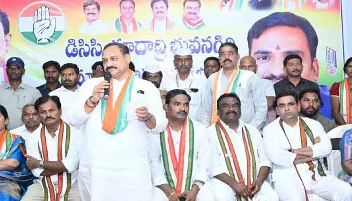 కేసీఆర్ కు దూరదృష్టి లేక అప్పులపాలు చేశారు : మహేష్ కుమార్ గౌడ్ కేసీఆర్ కు దూరదృష్టి లేక అప్పులపాలు చేశారు : మహేష్ కుమార్ గౌడ్
