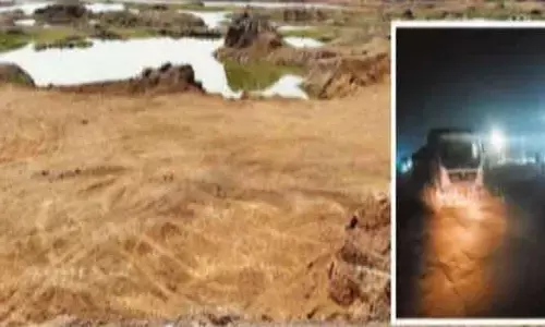 మానేరు డ్యాంలో మట్టి మాఫియా ఆరాచకం