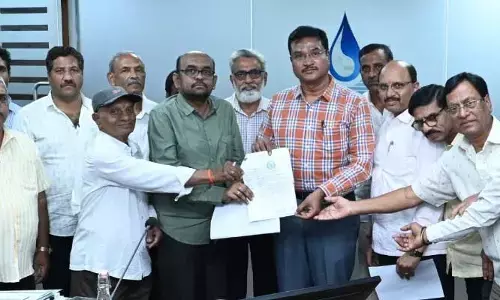 ఉద్యోగుల ప్లాట్లు అన్యాక్రాంతం.. హైడ్రాకు ఫిర్యాదు
