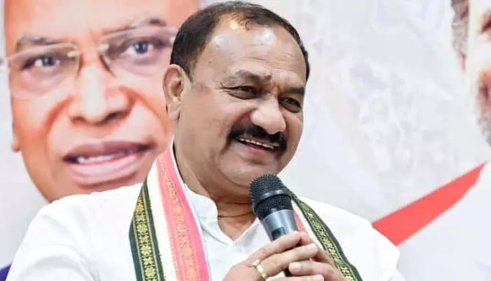 కవిత పార్టీపై టీపీసీసీ చీఫ్ మరోసారి సంచలన వ్యాఖ్యలు కవిత పార్టీపై టీపీసీసీ చీఫ్ మరోసారి సంచలన వ్యాఖ్యలు