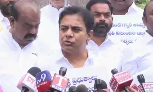 క్షేత్ర స్థాయిలో గ్యాస్‌ కొరత తీవ్రంగా ఉంది.. మాజీ మంత్రి కేటీఆర్ కీలక వ్యాఖ్యలు