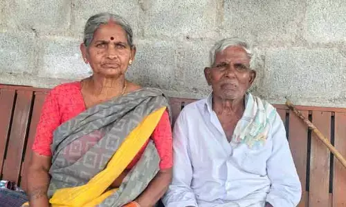 మేడం మమ్ములను కాపాడండి : వృద్ధ దంపతుల ఆవేదన