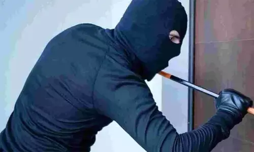 తాళం వేసిన ఇంట్లో చోరీ