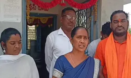 ద‌ళిత మ‌హిళా స‌ర్పంచ్ గా అవ‌మానాలు ఎదుర్కొంటున్న :  స‌ర్పంచ్  యాద‌మ్మ