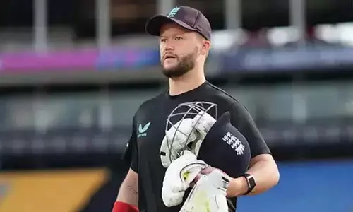 IPL 2026 : ఢిల్లీ క్యాపిటల్స్‌కు షాకిచ్చిన ఇంగ్లాండ్ క్రికెటర్