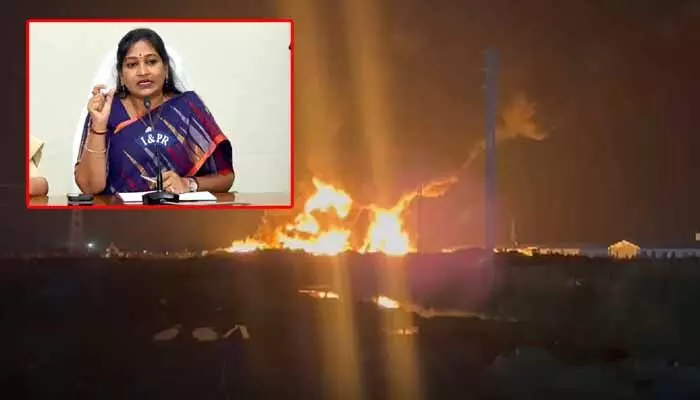 అమరావతిలో భారీ అగ్నిప్రమాదం.. హోంమంత్రి అనిత సీరియస్ అమరావతిలో భారీ అగ్నిప్రమాదం.. హోంమంత్రి అనిత సీరియస్