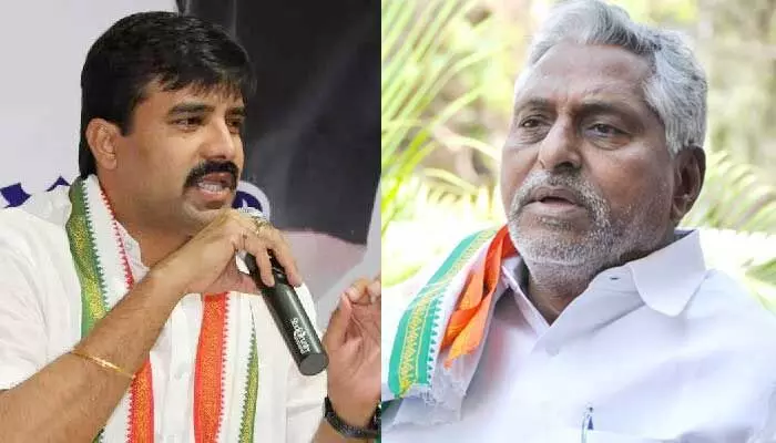 ‘తగ్గేదేలే’ అంటున్న జీవన్రెడ్డి: ఇంటికి క్యూ కట్టిన ఏఐసీసీ దూతలు.. గంటల తరబడి బుజ్జగింపులు! ‘తగ్గేదేలే’ అంటున్న జీవన్రెడ్డి: ఇంటికి క్యూ కట్టిన ఏఐసీసీ దూతలు.. గంటల తరబడి బుజ్జగింపులు!