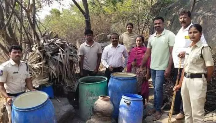 అక్రమంగా మద్యం అమ్మితే చర్యలు తప్పవు అక్రమంగా మద్యం అమ్మితే చర్యలు తప్పవు