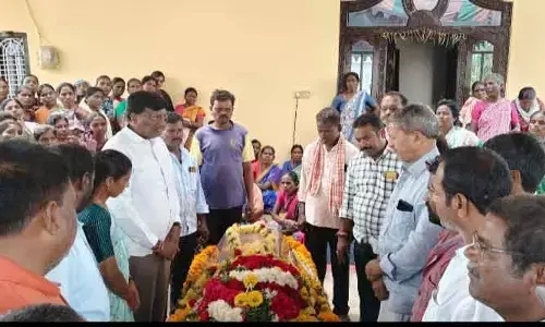 కార్మిక నాయకులను బలి తీసుకున్న రోడ్డు ప్రమాదం