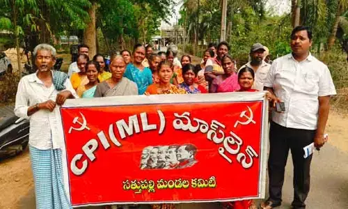గిరిజన మహిళల‌పై దాడి..!