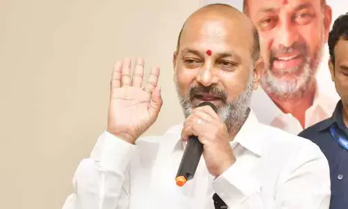 సీఎం గారూ.. ఎందుకీ ‘వివక్ష’ వ్యాఖ్యలు?: కేంద్ర మంత్రి బండి సంజయ్ ధ్వజం