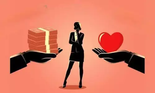 మనీ ఉంటేనే మనిషికి విలువా?.. ఇటీవల పెరుగుతున్న కొత్త ధోరణి!!