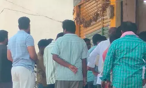 బువ్వ లేదు.. బుక్కి లేదు..  వండేందుకు గ్యాస్ లేదు