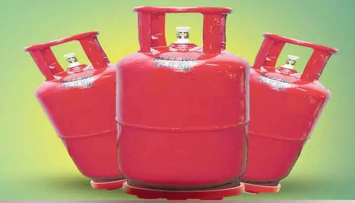 LPG Gas Prices Today : తెలుగు రాష్ట్రాల్లో ( మార్చి 25) గ్యాస్ సిలిండర్ ధరలు LPG Gas Prices Today : తెలుగు రాష్ట్రాల్లో ( మార్చి 25) గ్యాస్ సిలిండర్ ధరలు