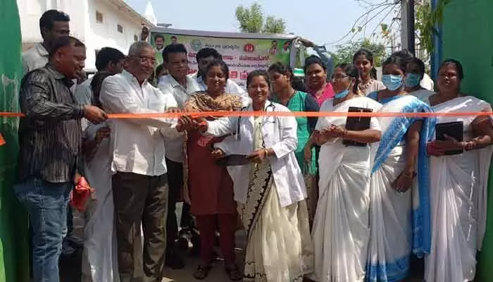 మహమ్మదాబాద్ లో ఉచిత వైద్య శిబిరానికి భారీ స్పందన మహమ్మదాబాద్ లో ఉచిత వైద్య శిబిరానికి భారీ స్పందన