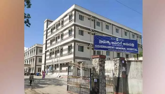 సర్కార్ దవాఖానాల్లో స్టాప్ నర్సులే దిక్కా..? సర్కార్ దవాఖానాల్లో స్టాప్ నర్సులే దిక్కా..?