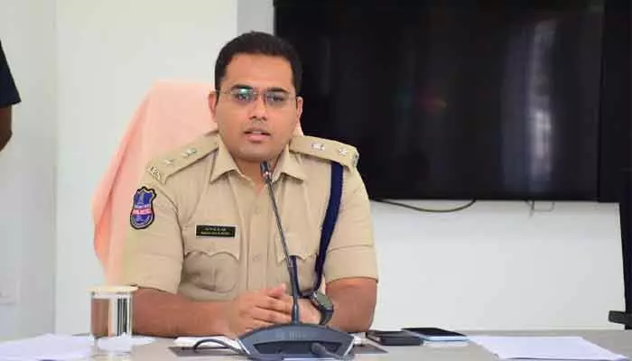 కక్షిదారులకు రాజీయే రాజమార్గం : ఎస్పీ మహేష్ బి.గీతే కక్షిదారులకు రాజీయే రాజమార్గం : ఎస్పీ మహేష్ బి.గీతే