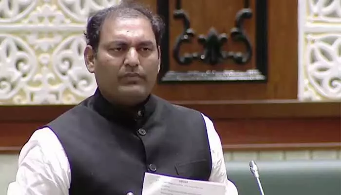ఇప్ప పువ్వు సారాతో 100 ఏళ్ల ఆయుష్షు.. అసెంబ్లీలో ఎమ్మెల్యే అనిరుధ్ రెడ్డి ఇప్ప పువ్వు సారాతో 100 ఏళ్ల ఆయుష్షు.. అసెంబ్లీలో ఎమ్మెల్యే అనిరుధ్ రెడ్డి