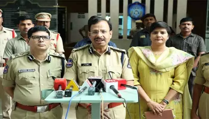 పుకార్లు నమ్మొద్దు.. ఇంధన కొరత లేదు పుకార్లు నమ్మొద్దు.. ఇంధన కొరత లేదు