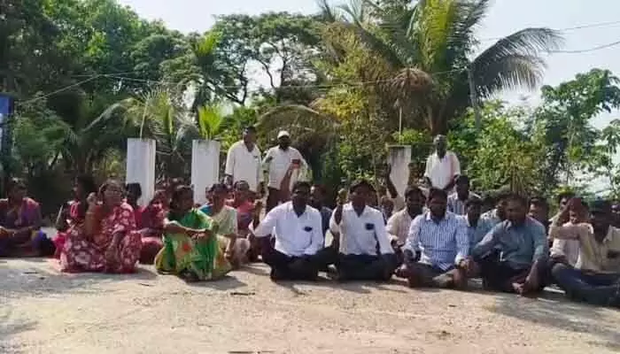 అట్రాసిటీ కేసు అక్రమం..! అట్రాసిటీ కేసు అక్రమం..!