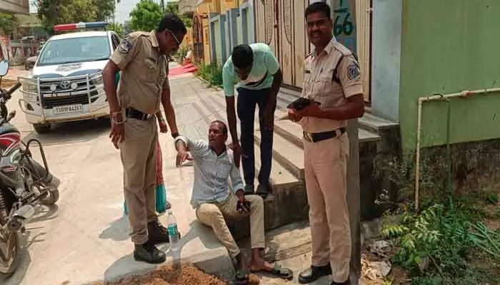 కాంగ్రెస్ మోత్కూర్ పట్టణ అధ్యక్షుని ఇంటి ఎదుట వ్యక్తి ఆత్మహత్యాయత్నం కాంగ్రెస్ మోత్కూర్ పట్టణ అధ్యక్షుని ఇంటి ఎదుట వ్యక్తి ఆత్మహత్యాయత్నం