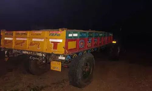 ఇసుక ట్రాక్టర్ పట్టివేత‌.. కేసు నమోదు