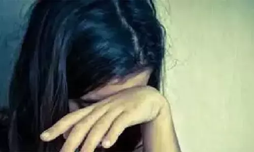 ఉండ‌వెల్లిలో వ్య‌భిచారం గుట్టుర‌ట్టు..!