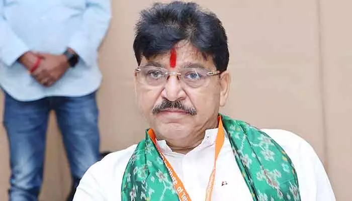 కౌలుదారులొచ్చి కాంగ్రెస్ను నాశనం చేసిండ్రు.. బీజేపీ MLA రాకేష్ రెడ్డి హాట్ కామెంట్స్ కౌలుదారులొచ్చి కాంగ్రెస్ను నాశనం చేసిండ్రు.. బీజేపీ MLA రాకేష్ రెడ్డి హాట్ కామెంట్స్