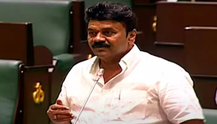 రెండు రాష్ట్రాలకు నేనే ఒక బ్రాండ్.. కాంగ్రెస్ సర్కార్పై మాజీ మంత్రి తలసానిఫైర్ రెండు రాష్ట్రాలకు నేనే ఒక బ్రాండ్.. కాంగ్రెస్ సర్కార్పై మాజీ మంత్రి తలసానిఫైర్