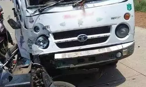 గుంటూరులో ఘోర రోడ్డు ప్రమాదం.. దంపతులు స్పాట్ డెడ్