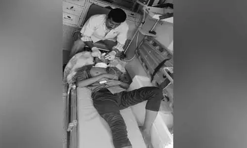 మద్యం మత్తులో గొంతు కోసుకున్న యువకుడు..