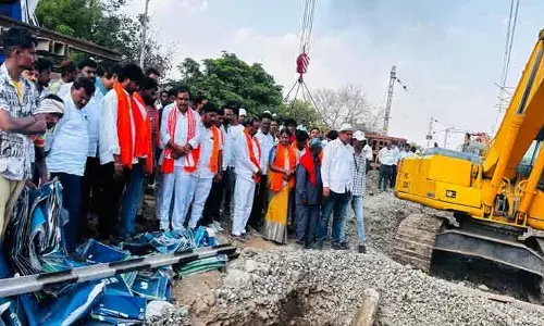 రైల్వే అండర్ బ్రిడ్జి పనులు ప్రారంభం : ఎమ్మెల్యే