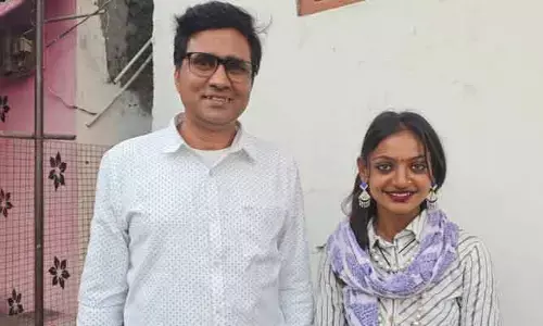 ముదిరిన వివాదం.. మోనాలిసాపై పరువు నష్టం దావా వేస్తానంటూ  దర్శకుడు వార్నింగ్!