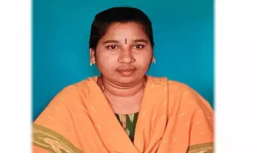 విద్యార్థిని ప‌ట్ల అస‌భ్య‌క‌రంగా ప్ర‌వ‌ర్తించిన ఉపాధ్యాయుడిని శిక్షించాలి
