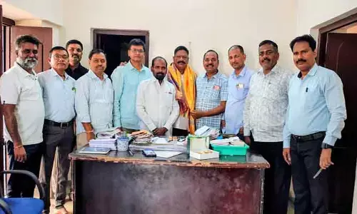బార్ అసోసియేషన్ అధ్యక్షునికి ఘన సన్మానం