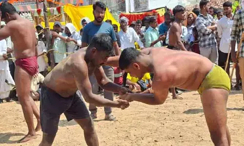 అచ్చంపేట‌లో ఘ‌నంగా కుస్తీ పోటీలు
