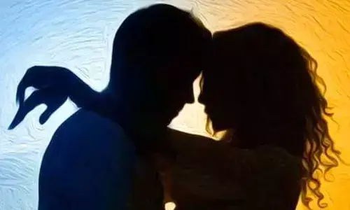 తనకు కాకుండా చేస్తోందని.. ప్రియుడి భార్యపై ప్రియురాలు హత్యాయత్నం