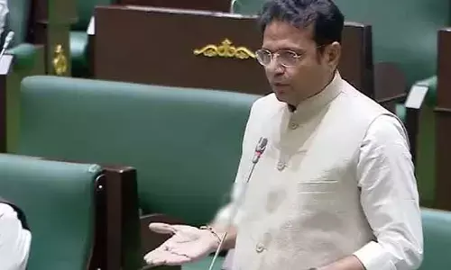 పోలీసులకు ఇన్నోవాలు సమకూర్చడమే సంక్షేమమా: మంత్రి శ్రీధర్ బాబు