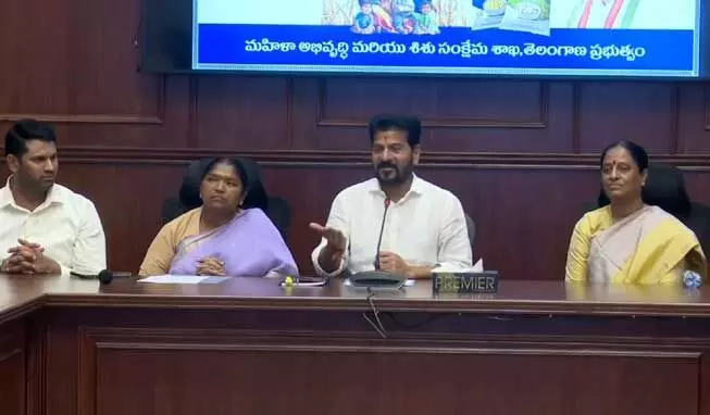 రాష్ట్రంలో మరో స్కీమ్ ప్రారంభం.. చిన్నారులకు ‘తొలి ముద్ద’ షురూ రాష్ట్రంలో మరో స్కీమ్ ప్రారంభం.. చిన్నారులకు ‘తొలి ముద్ద’ షురూ