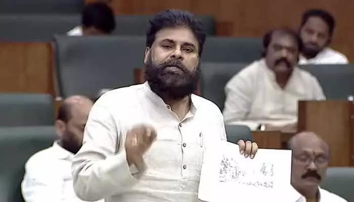 రాష్ట్ర విభజనపై కాంగ్రెస్ బాధ్యతారాహిత్యం: డిప్యూటీ సీఎం పవన్ కళ్యాణ్ రాష్ట్ర విభజనపై కాంగ్రెస్ బాధ్యతారాహిత్యం: డిప్యూటీ సీఎం పవన్ కళ్యాణ్