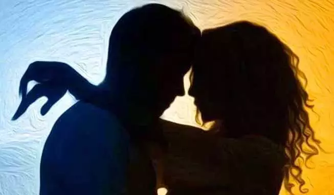 తనకు కాకుండా చేస్తోందని.. ప్రియుడి భార్యపై ప్రియురాలు హత్యాయత్నం తనకు కాకుండా చేస్తోందని.. ప్రియుడి భార్యపై ప్రియురాలు హత్యాయత్నం