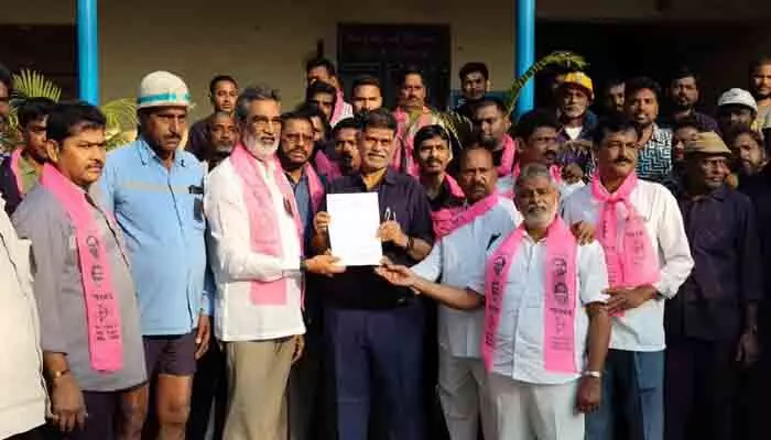 సింగరేణి కార్మికులకు ప్రతి నెల మెడికల్ బోర్డు ఏర్పాటు చేయాలి : కార్మిక సంఘం అధ్యక్షులు మిర్యాల రాజిరెడ్డి సింగరేణి కార్మికులకు ప్రతి నెల మెడికల్ బోర్డు ఏర్పాటు చేయాలి : కార్మిక సంఘం అధ్యక్షులు మిర్యాల రాజిరెడ్డి