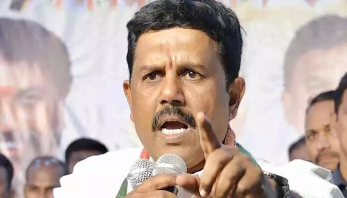 అవినీతి పరులు నీతి మంతులుగా వాఖ్యలు చేయడం విడ్డూరం అవినీతి పరులు నీతి మంతులుగా వాఖ్యలు చేయడం విడ్డూరం
