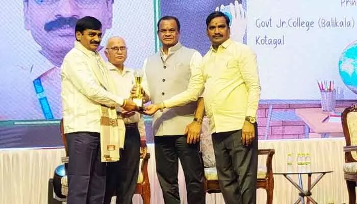నిజామాబాద్ ప్రభుత్వ బాలికల జూనియర్ కళాశాల కు రాష్ట్ర స్థాయి ఉత్తమ అవార్డు నిజామాబాద్ ప్రభుత్వ బాలికల జూనియర్ కళాశాల కు రాష్ట్ర స్థాయి ఉత్తమ అవార్డు