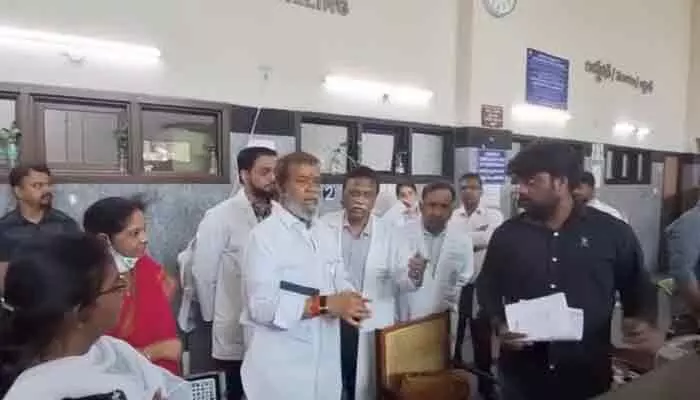 నిమ్స్ ఆసుపత్రిలో ఆరోగ్యశాఖ మంత్రి ఆకస్మిక తనిఖీలు నిమ్స్ ఆసుపత్రిలో ఆరోగ్యశాఖ మంత్రి ఆకస్మిక తనిఖీలు
