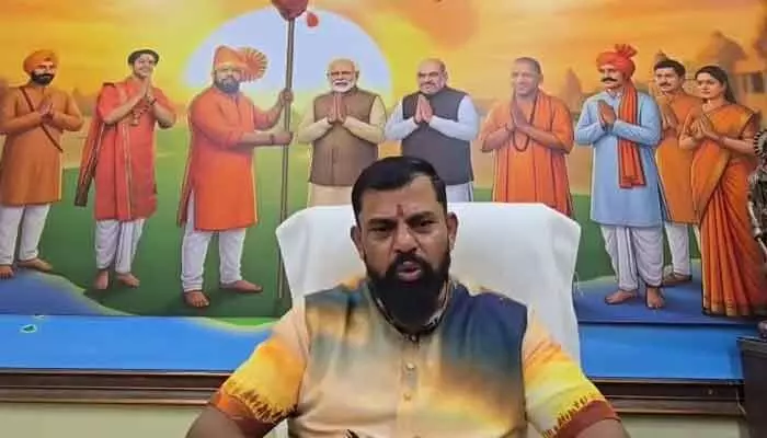 పోలీస్, జీహెచ్ఎంసీ సిబ్బందికి ఎమ్మెల్యే రాజా సింగ్ కృతజ్ఞతలు పోలీస్, జీహెచ్ఎంసీ సిబ్బందికి ఎమ్మెల్యే రాజా సింగ్ కృతజ్ఞతలు