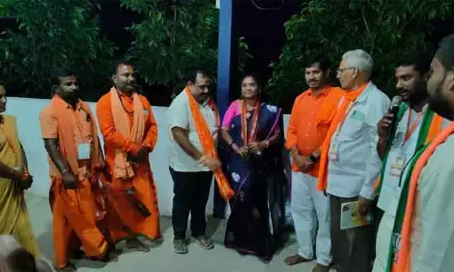 కాంగ్రెస్ ని వీడి బీజేపీలో చేరిన మాజీ ఎంపీటీసీ రాంటెంకి విజ‌యశ్రీ