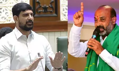 అసెంబ్లీలో పాడి కౌశిక్ రెడ్డి బిహేవియర్ బాగోలేదు: బండి సంజయ్ సీరియస్
