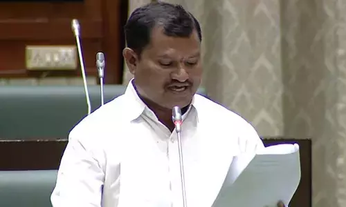 అసెంబ్లీలో కన్నీళ్లు పెట్టించిన కాంగ్రెస్ ఎమ్మెల్యే పాట (వీడియో)